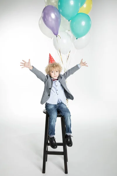 Ragazzo con palloncini d'aria — Foto Stock