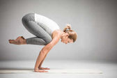Frau in Yoga-Stellung 
