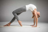 Frau in Yoga-Stellung