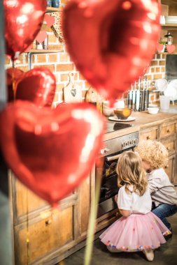 Fırında arayan çocuk