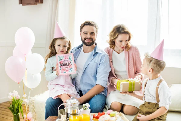 Happy family at Mothers day — Stock Photo, Image