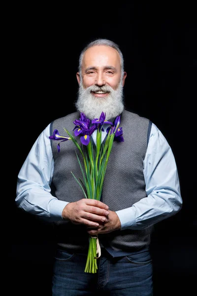 Äldre man med blommor — Stockfoto