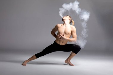 Genç adam vaping