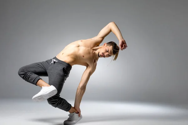 Young man dancing — Stock Photo, Image