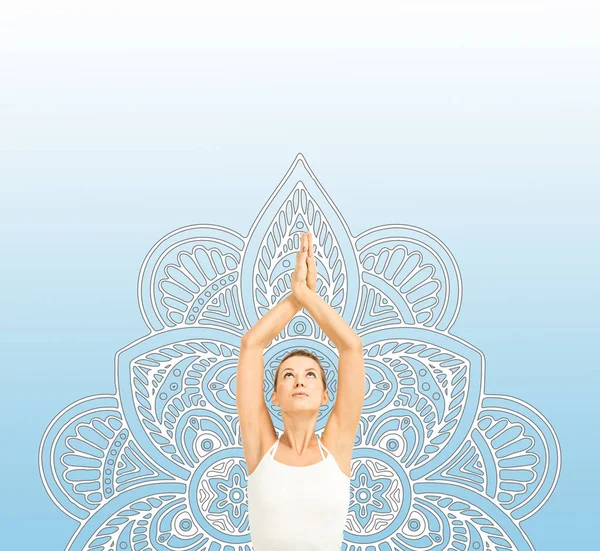 Woman practicing yoga — Stock Photo, Image