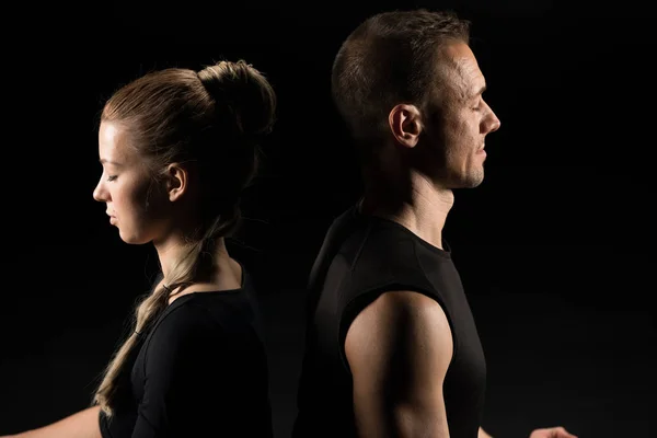 Homme et femme détendus — Photo de stock