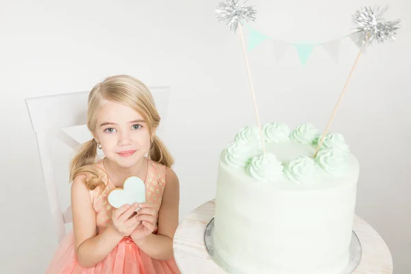 Beautiful little girl near birthday cake — Stock Photo