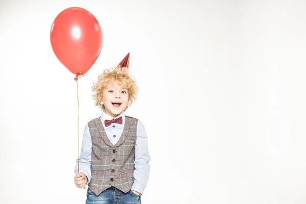 Niño con globo aerostático - foto de stock