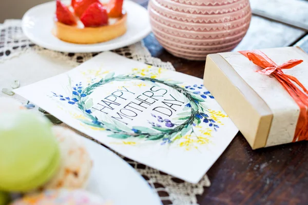 Gift box and greeting card — Stock Photo