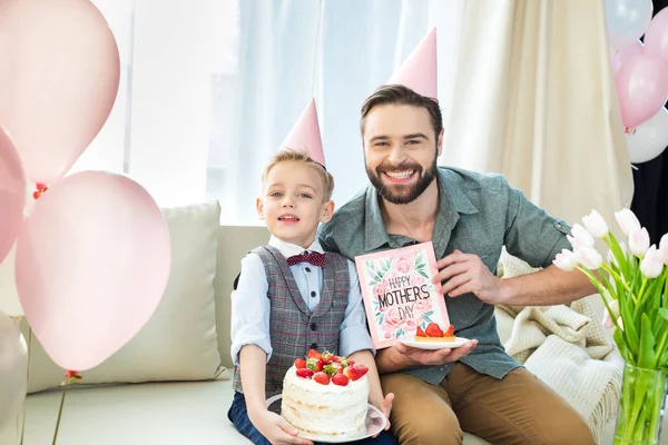 Glücklicher Vater und Sohn — Stockfoto