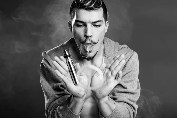 Young man vaping — Stock Photo