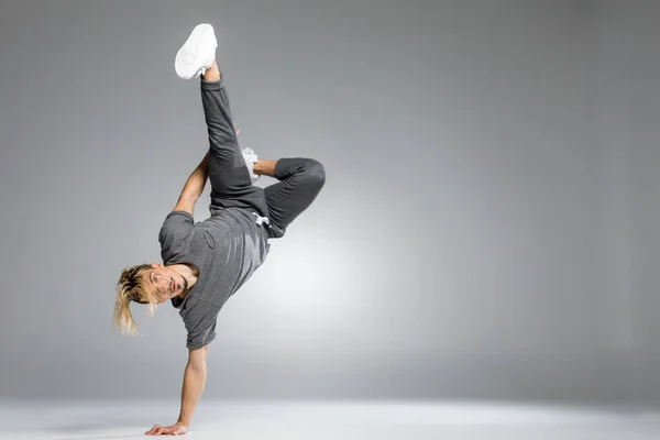 Young man dancing — Stock Photo