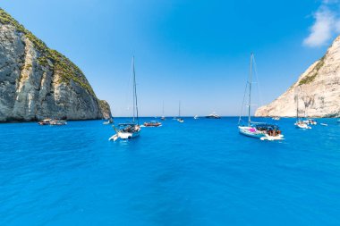 Zakynthos Adası Yunanistan'güzel deniz manzaraları. Mavi Mağara ve yat.