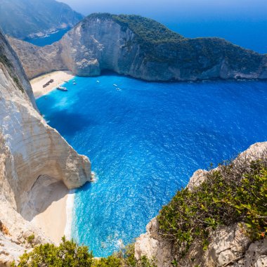 Navagio plaj batık Zakynthos Adası Yunanistan ile. Yaz seyahat tatil tatil arka plan.