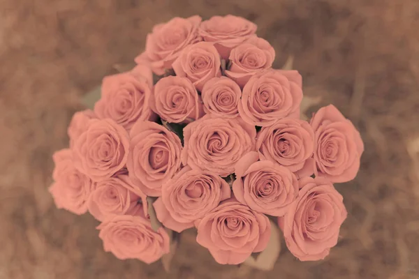 Mooie bruiloft boeket met Rozenstruik, romantische rozen als achtergrond. Soft Focus Sea... en onscherpe achtergrond. Vrolijke achtergrond concept. — Stockfoto