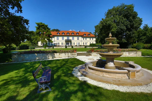 Old Historic Building Park Elegant Garden — Stock Photo, Image