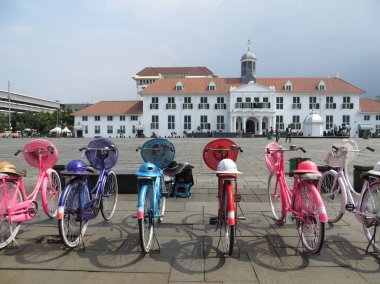 Kota Tua'daki Fatahillah Meydanı.