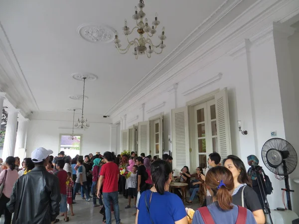 Visiteurs de l'hôtel de ville de Jakarta — Photo