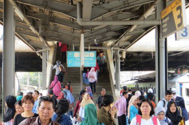 Jakarta banliyö hattı yolcu.