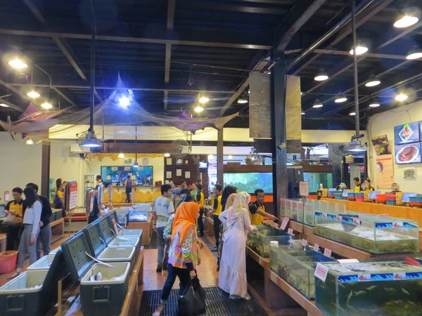 Ein Fischmarkt in Serpong. — Stockfoto