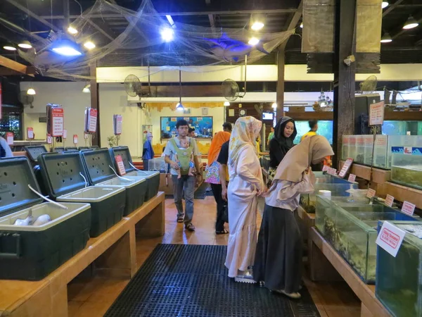 Рынок морепродуктов в Серпонге . — стоковое фото