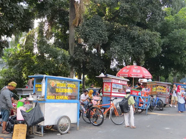 在雅加达街头食品摊贩 — 图库照片