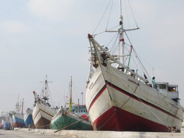 Phinisi Sunda Kelapa Limanı'nda