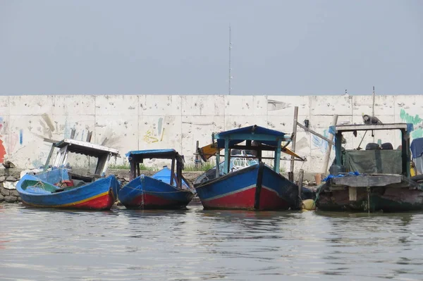 Balıkçı tekneleri Jakarta