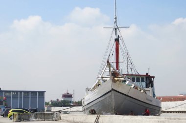 Phinisi Sunda Kelapa Limanı'nda