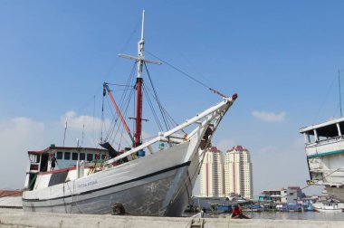 Phinisi Sunda Kelapa Limanı'nda