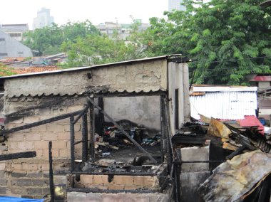 Jakarta, Endonezya - 3 Ekim 2017: yangında yanmış binalar.