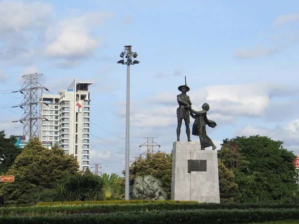 Jakarta, Endonezya - 2 Aralık 2017: Kahramanlar Anıt veya çiftçiler Anıtı (Endonezya: Patung Pahlawan veya Tugu Tani)
