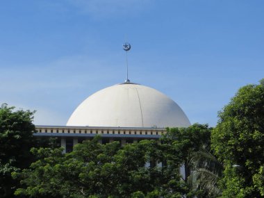Jakarta, Endonezya - 3 Aralık 2017: İstiklâl Camii (Mescid İstiklâl), Güney Doğu Asya'daki en büyük Camisi.