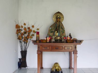 Semarang, Endonezya-10 Şubat 2018: Vihara haran agaya Watugong 'da Kwan Im tanrıçası heykeli