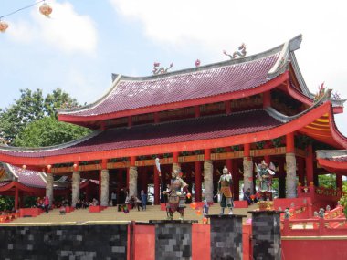 Semarang, Endonezya - 10 Şubat 2018: Sam kaka Kong Temple (Gedung Batu Tapınağı), orta Java en eski Çin tapınakta.