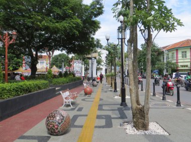 Semarang, Endonezya - 8 Şubat 2018: Kota Lama'da yaya kaldırımı.