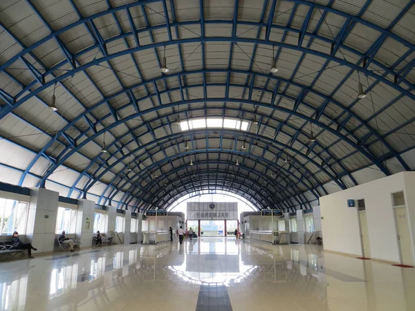 Jakarta, Endonezya - 8 Haziran 2017: Hall, Palmerah istasyonu.