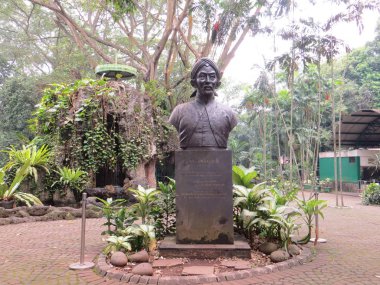 Jakarta, Endonezya - 24 Şubat 2017: Raden Saleh, anıt Taman Margasatwa Ragunan (Ragunan Hayvanat Bahçesi kurucusu).