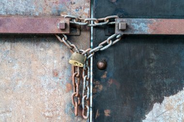 paslı demir kapısı