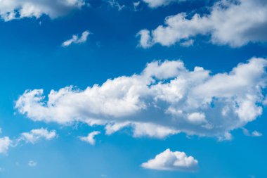 Mavi gökyüzü bulutu