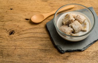 Hindistan cevizi sütü, muz Tay tatlı