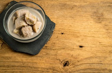 Hindistan cevizi sütü, muz Tay tatlı