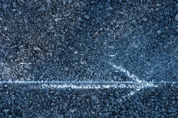 Bílá šipka na asfaltové silnice textury — Stock fotografie