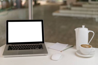 Dizüstü bilgisayar boş ekran yukarı alay