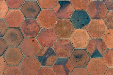 Kahverengi çini deseni