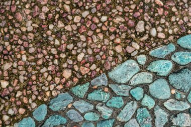 Beton zemin doku arka plan küçük kahverengi ve yeşil çakıl