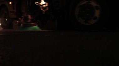 Yolun temizlik kamyonu