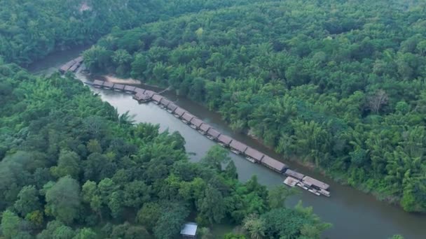 Asiático Aldeia Flutuando Rio Visto Por Drone — Vídeo de Stock