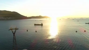 Yakıt gemileri körfezde bekliyor. 