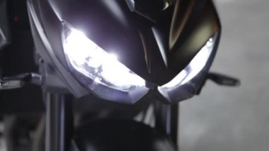 Motosiklet ışıklarındaki detaylar